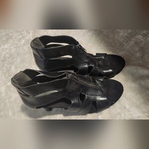 AEROSOLES Black Strappy Heels